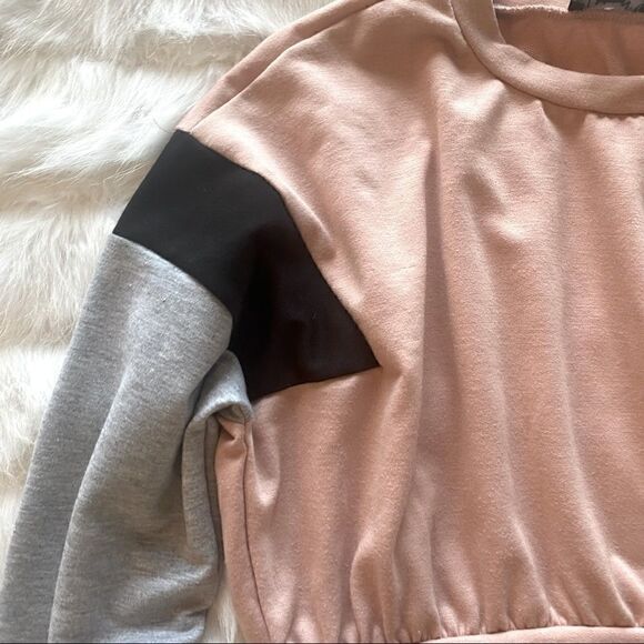 COPY - Color Block Cropped Sweater (S) - Picture 3 of 6